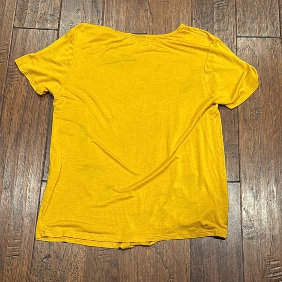 Large Savage Ripped Design Graphic Yellow Top - Picture 8 of 10